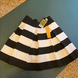 🌟NWT🌟 Black and white skirt